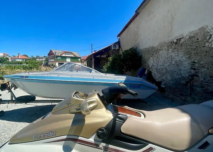 Turismo E Dos Lagos Do Sabor - Piscina & Tatil Evi Meirinhos